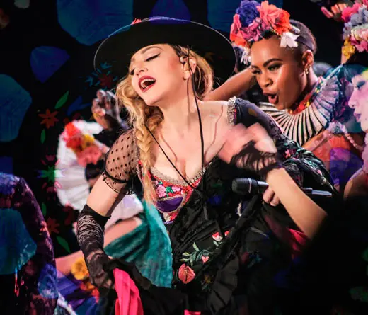 Madonna - Madonna festeja su cumpleaos con nuevo material 