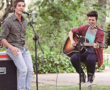 <cn>DVICIO</cn> & <cn>ABRAHAM MATEO</cn>