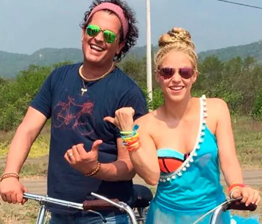 Shakira - Shakira y Carlos Vives cantan 