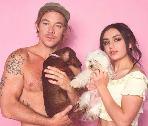 CMTV.com.ar -  Muchos chicos famosos en Boys, el video de Charli XCX 