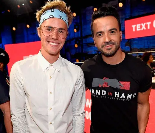 Luis Fonsi - Fonsi cant en el recital a beneficio Hand in Hand