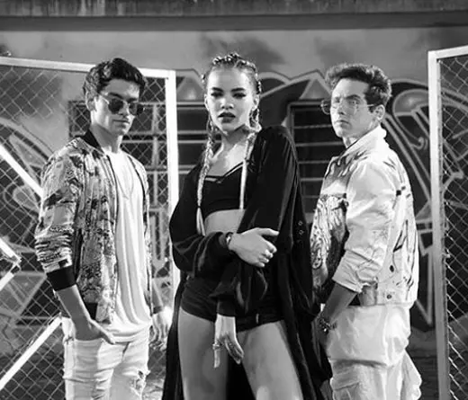 MyA (Maxi y Agus) - Fuego, estreno de MyA ft.  Leslie Grace