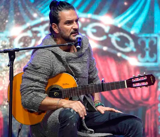 Ricardo Arjona - Arjona presenta Remiendo al Corazn