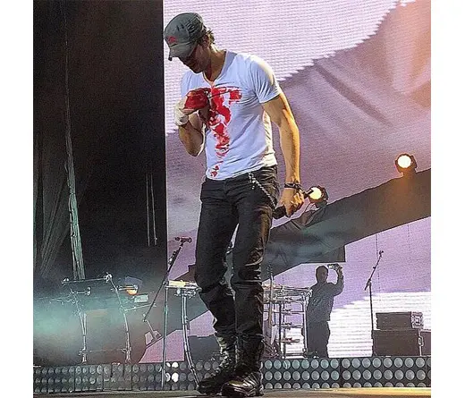 Enrique Iglesias - Accidentado concierto en Mxico