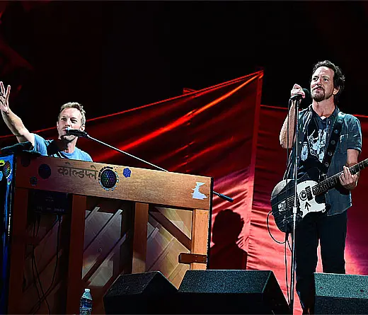 CMTV.com.ar - Chris Martin y Eddie Vedder cantan juntos