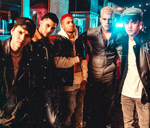 A los besos, CNCO apuesta al amor en su nuevo video De Cero.
