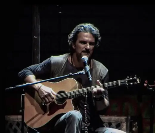Ricardo Arjona - Ricardo Arjona cant en un bar de Londres