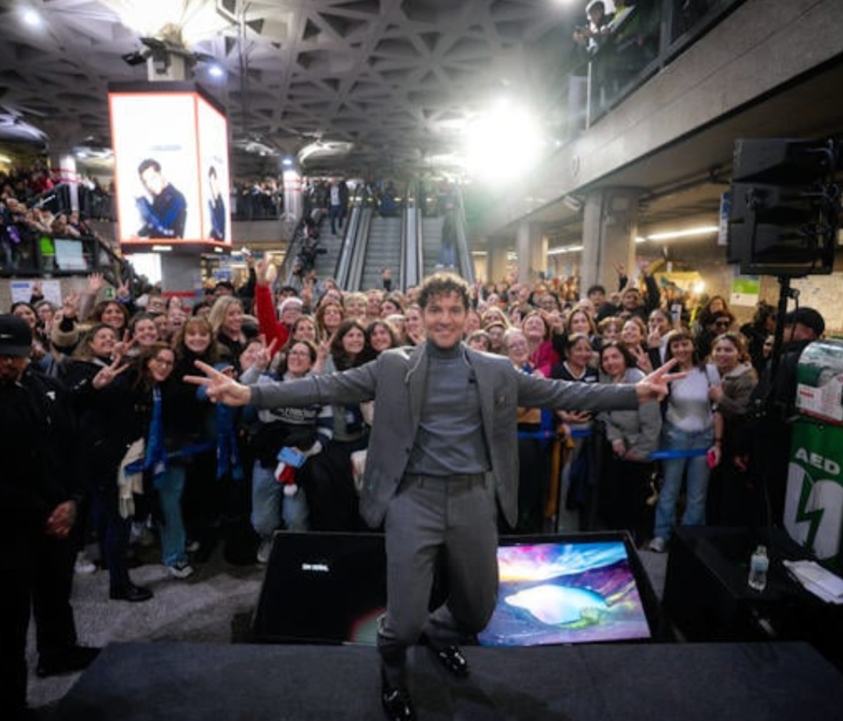 David Bisbal - David Bisbal deslumbra en Madrid con un show navideo sorpresa