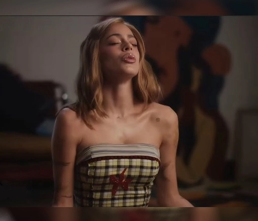 Tini Stoessel - Tini anticipa su nuevo tema "Universidad" junto a Bele