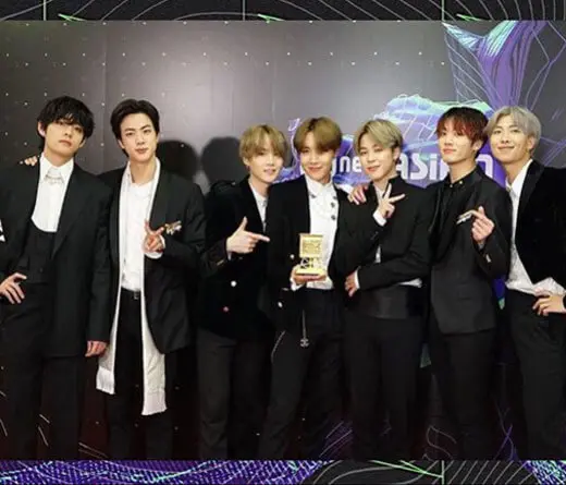 K-Pop - BTS arras en los MAMA