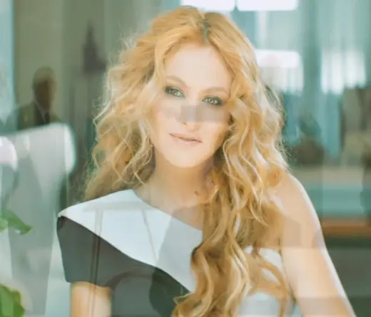 Paulina Rubio - Doble estreno de Paulina Rubio