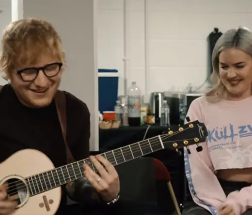  Anne-Marie y Ed Sheeran hacen una versin acstica de 2002.