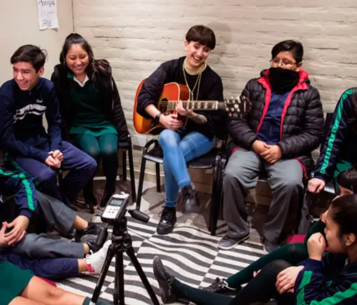 As fue el encuentro de Karen Paz con los jvenes de Scholas Msica de Villa 31.
