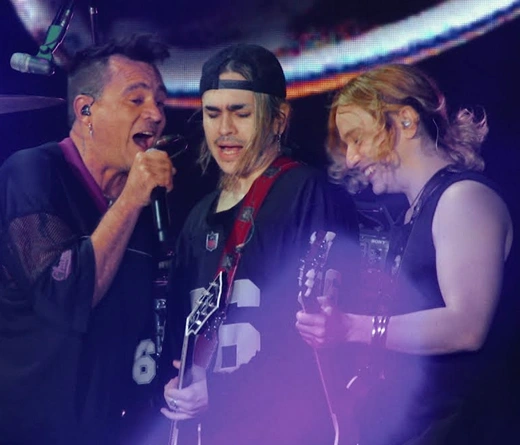 Tan Binica - Tan Binica y Airbag presentan "Arruinarse" en vivo en River Plate