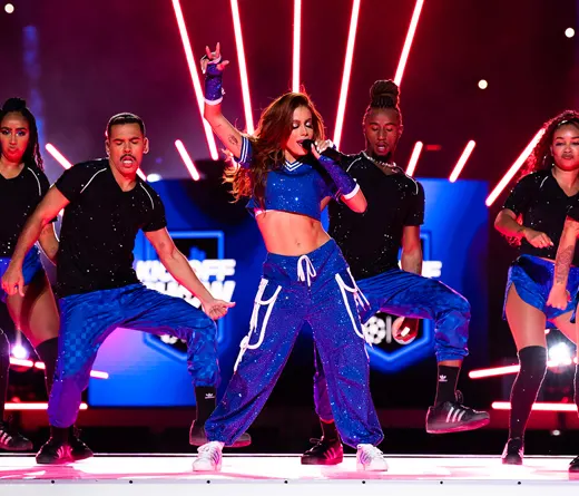 Anitta - Anitta deslumbra en la final de la Champions League 2023