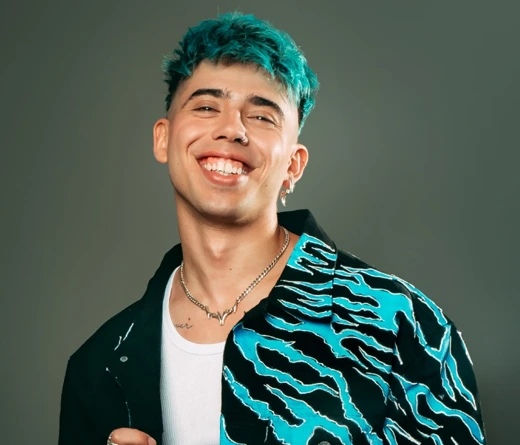 El artista argentino estrenó su nuevo tema y videoclip llamado "Robame un beso", un cuarteto divertido al fiel estilo del cantante cordobés que viene con dedicatoria para las morochas