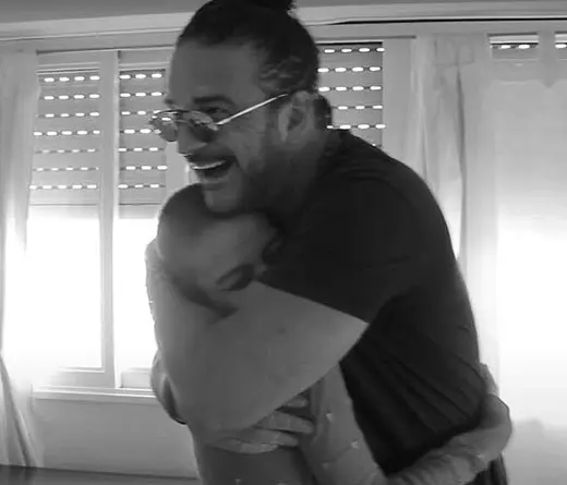 Ricardo Arjona - Ella Baila Sola, nuevo video de Arjona