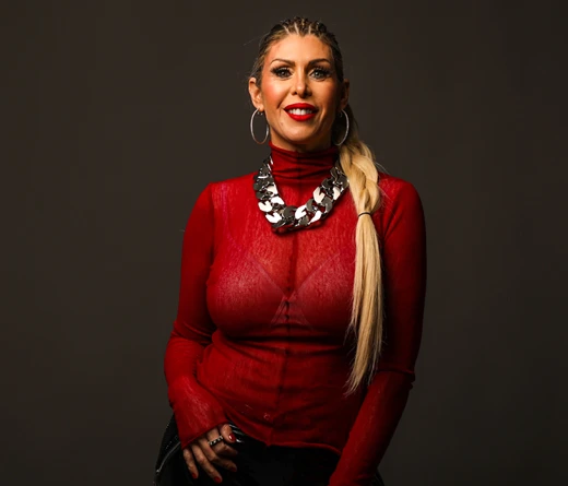 La cantante argentina radicada en los Estados Unidos, Soleil Falcones, lanz un nuevo sencillo con autora compartida con el compositor Mariano Carlos Romano, grabada en Argentina y Brooklyn 