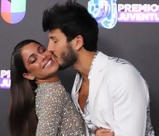 Sebastin Yatra - Sebastin Yatra y Tini enamorados en Premios Juventud