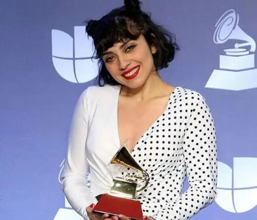 Mon Laferte - Plata Ta T, estreno de Mon Laferte