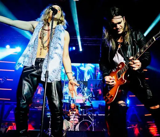 Airbag - Airbag abre el show de Bon Jovi