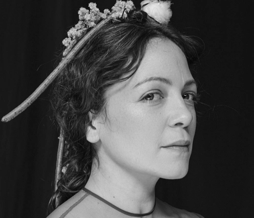 Natalia LaFourcade - Natalia Lafourcade lanza el videoclip oficial de "Pasan los das" 