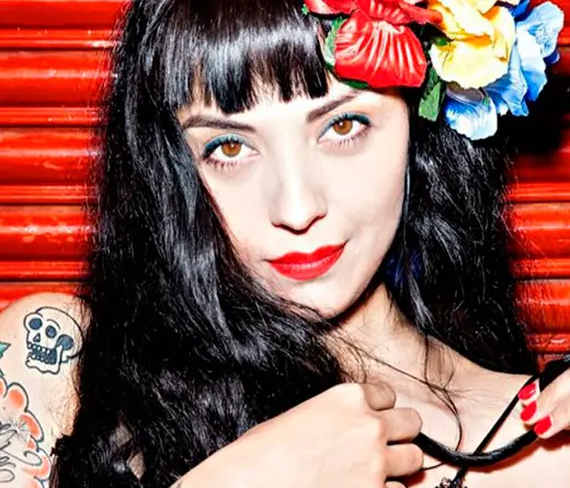 Mon Laferte - Mon Laferte expone sus cuadros