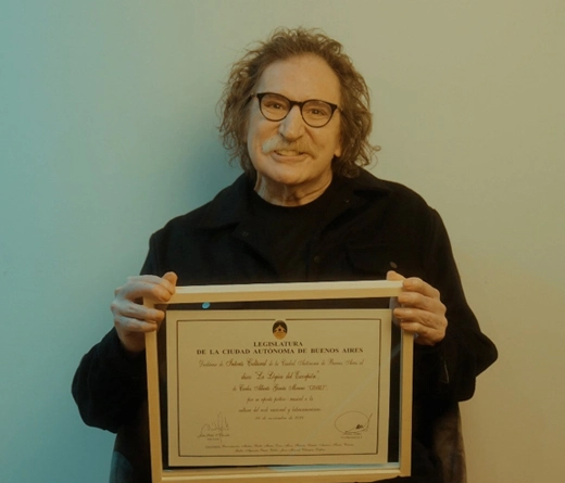 Charly Garca - Charly Garca recibi un nuevo reconocimiento por "La lgica del escorpin"
