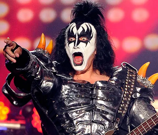 MTL -  Gene Simmons de Kiss se cay en el escenario