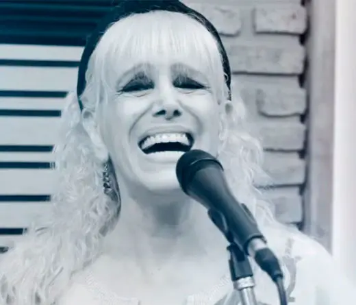 Valeria Lynch - Valeria Lynch estrena el video de Arrancacorazones