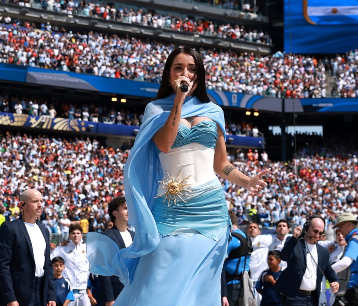 Mar�a Becerra - Maria Becerra interpret� el Himno Nacional en la final del Mundial
