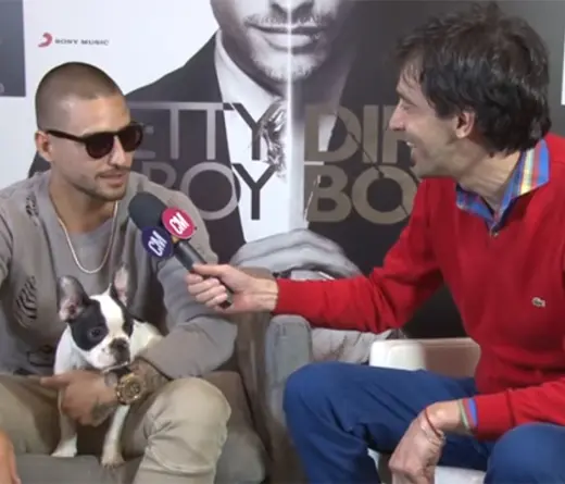 Maluma - Maluma recibi un regalo en Argentina