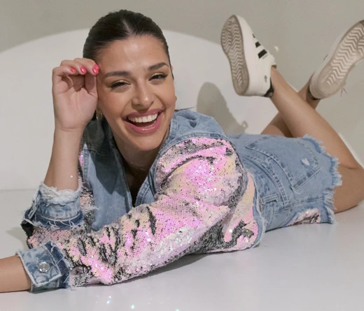 Eugenia Quevedo - Eugenia Quevedo lanza su versin en vivo de 50%