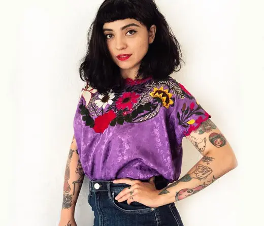 Mon Laferte - Mon Laferte reversiona Love