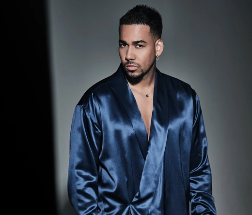 Romeo Santos - Fans de Romeo Santos celebran en el Obelisco la llegada del artista al pas