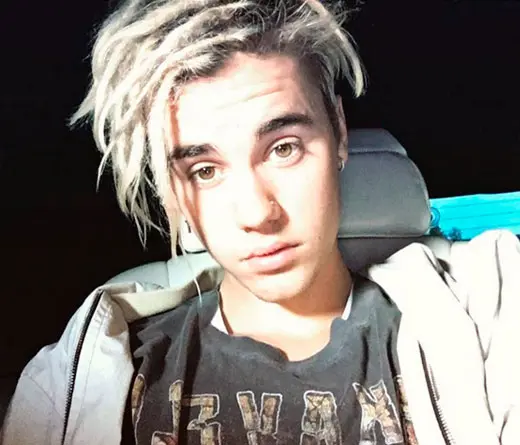 En su cuenta de Instagram Justin Bieber sorprendi mostrando su nuevo look platinado.
