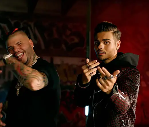 Abraham Mateo - El baile de Loco Enamorado en el aeropuerto de San juan