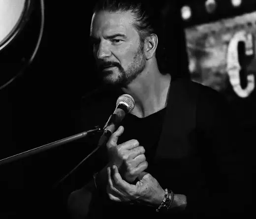 Ricardo Arjona - Arjona llama a su Seorita