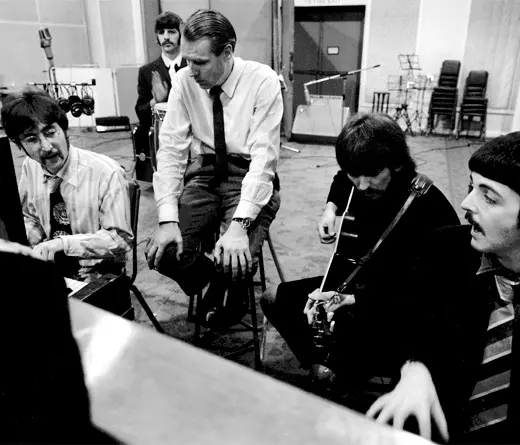 A los 90 aos, muri el legendario productor de los Beatles, George Martin.