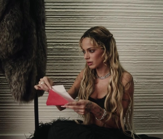 Tini Stoessel - Tini anuncia su nuevo lanzamiento