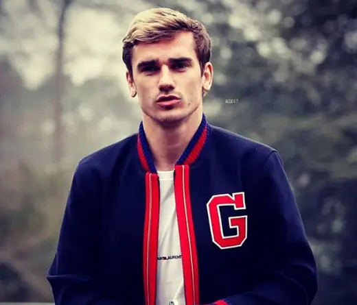 Toco Para Vos - Griezmann y Dembele escuchando Toco Para Vos.