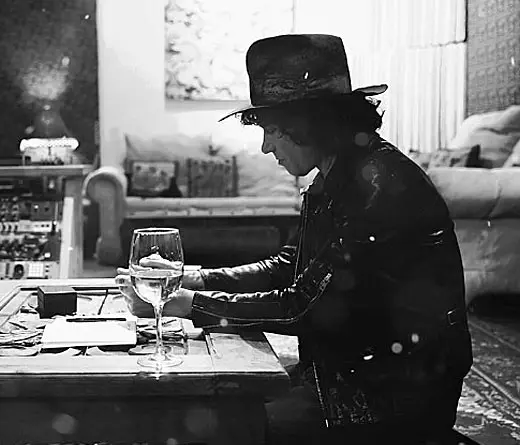 Enrique Bunbury - Bunbury regresa con dos canciones