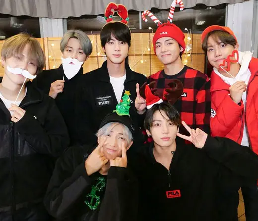 K-Pop - BTS cant Feliz Navidad en castellano 