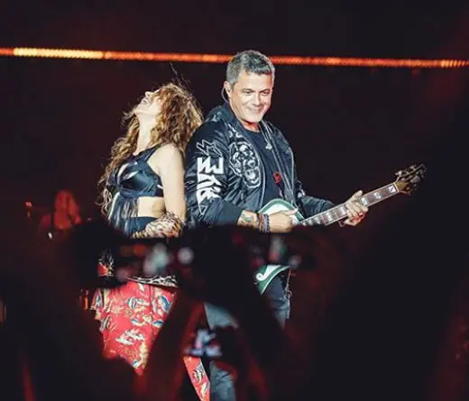 Shakira - Alejandro Sanz y Shakira en el escenario