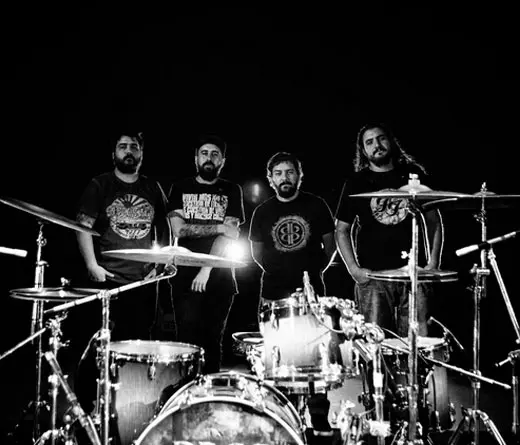 La banda de rock de Berazategui adelanta en vivo, canciones del nuevo lbum.