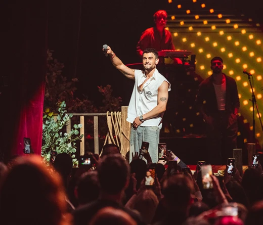 Agus Bernasconi - Agus Bernasconi llen� el Teatro �pera con su show