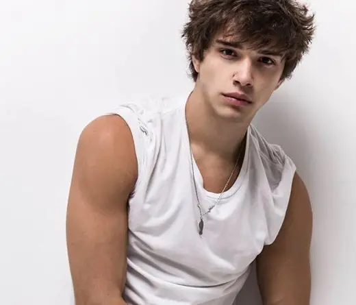 Julin Serrano - Apuesta a su carrera musical
