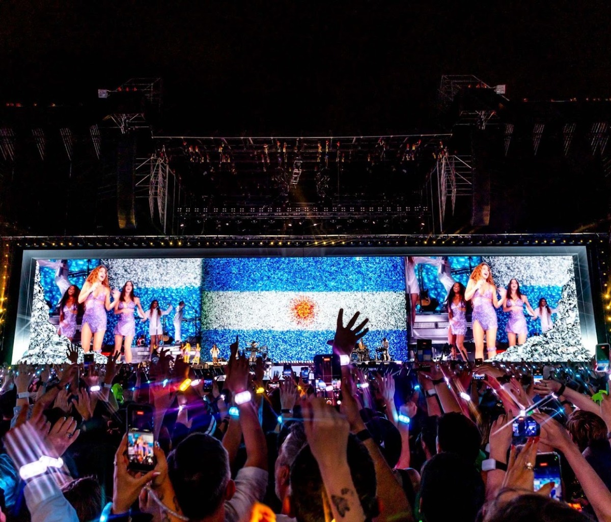 Shakira - Shakira hace historia en Argentina con su mgico regreso