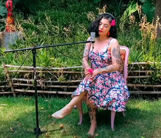 Mon Laferte - El video muestra a las msicas y msicos grabando por separado, esta hermosa versin.