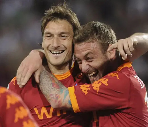 Karol G - De Rossi y Totti entrenan con Karol G